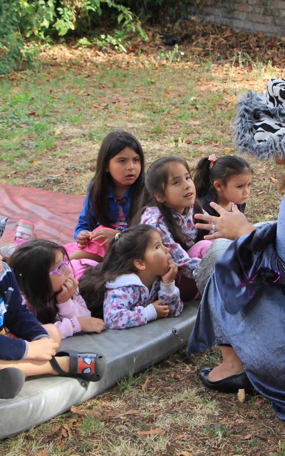 60 niños han disfrutado de lo que va de los cuentacuentos en la biblioteca municipal