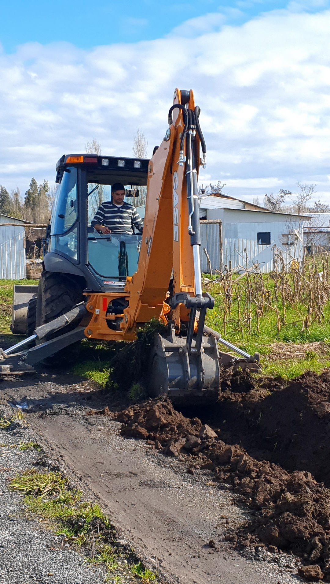 PARTEN OBRAS DE AGUA POTABLE RURAL EN SECTOR LOS SAUCES