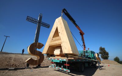 COMENZÓ INSTALACIÓN DE LETRAS GIGANTES QUE DARÁN BIENVENIDA A LOS ÁNGELES