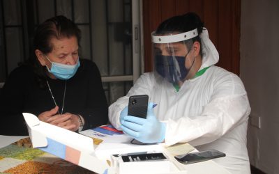 Municipio de Los Ángeles comenzó a repartir cerca de 900 celulares a adultos mayores por campaña “Vamos Chilenos”