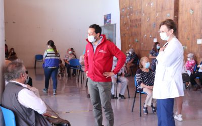 Salud comunal de Los Ángeles llegó a más de 1.800 personas en primer día de vacunación Covid-19