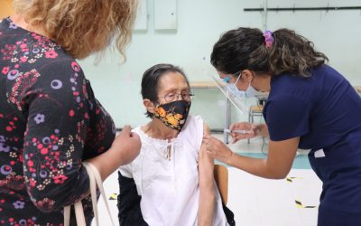 Adultos mayores agradecen rápida, eficiente y ordenada vacunación contra el Covid-19