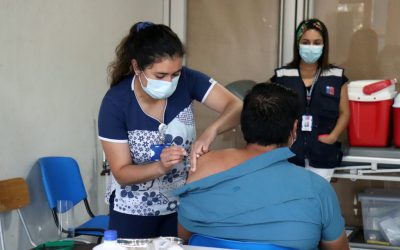 Reconocen como mujer destacada a nivel regional a enfermera del CESFAM Entre Ríos