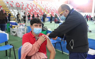 Vacunación en Polideportivo alcanzó a casi mil personas y el martes se reanudan procesos