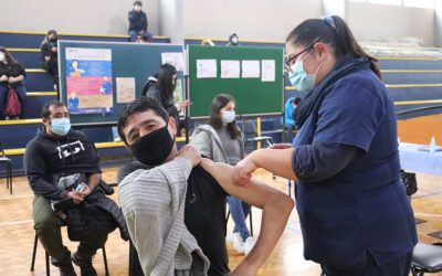 Vacunación Covid-19 en Los Ángeles alcanza a 87% de primeras dosis y a 71% de segundas dosis