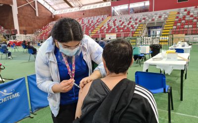 Menores de 45 años inmunizados con primera dosis AstraZeneca completarán su vacunación con Pfizer