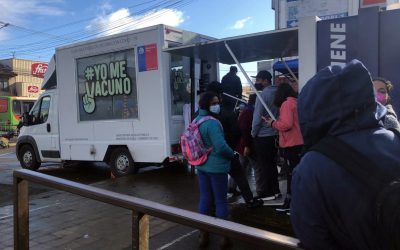 Vacunatorios móviles acercaron inmunización a comunidades más alejadas de Los Ángeles