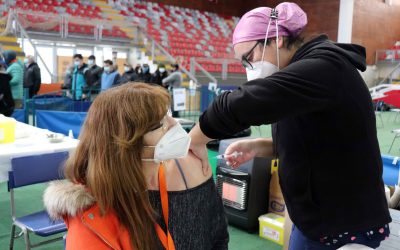 Continúa aplicación de dosis de refuerzo Covid-19 en Los Ángeles