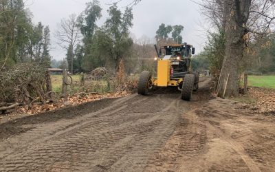 Municipio continúa labor de mantención de caminos comunales