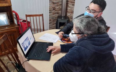 Proyecto de alfabetización digital beneficia a adultos mayores de CESFAM Nororiente