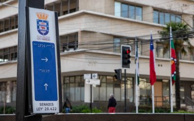 Comienza instalación de señaléticas braille en zona céntrica de Los Ángeles