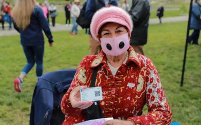Cientos de adultos mayores llegaron a obtener su pase de movilidad físico