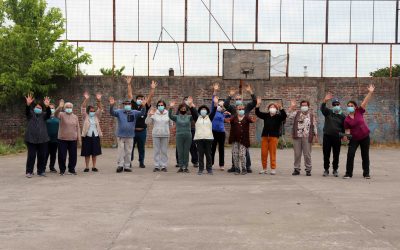 Personas mayores del CESFAM Sur destacan vuelta presencial de talleres funcionales