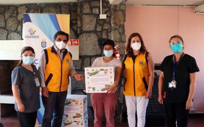 Familias usuarias del CECOSF Los Carrera recibieron cenas de Navidad