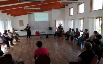 Personas mayores participaron en conversatorio sobre envejecimiento positivo