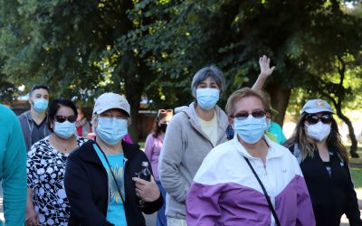 Caminata saludable movilizó a personas mayores del CESFAM Nororiente