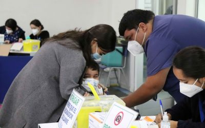 Baja cobertura en vacunación Covid-19 e influenza presentan niños y embarazadas