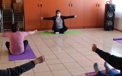 CESFAM Entre Ríos ejecuta taller de yoga presencial en villa Puerto Alegre