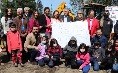 Instalan primera piedra del servicio sanitario rural Las Camelias