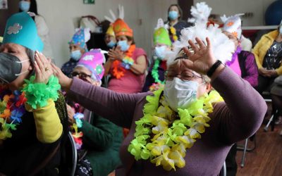 Con fiesta «Rapa Nui» personas mayores del CESFAM Dos de Septiembre celebraron su mes