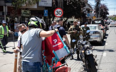 Infraccionan a motoristas de  delivery en Los Ángeles