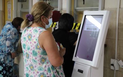 Tótems de atención preferente mejoran el servicio en farmacias de CESFAM