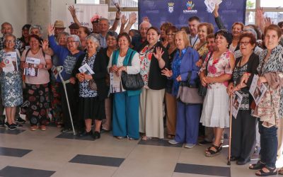 Informan a personas mayores de Los Ángeles sobre Pensión Garantizada Universal