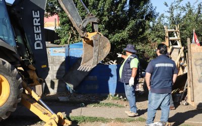 Desalojan sitio eriazo en calle Balmaceda