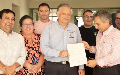 Alcalde anuncia apoyo social a vecinos afectados por incendios y adelanto en la subvención de Bomberos de Los Ángeles.