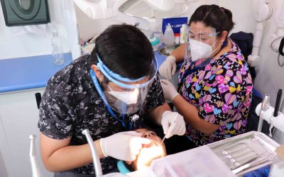 Clínica dental móvil retoma su atención en zonas apartadas de Los Ángeles