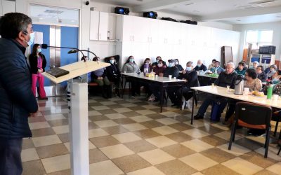 Personas mayores del CESFAM Nuevo Horizonte charlaron sobre identidad angelina