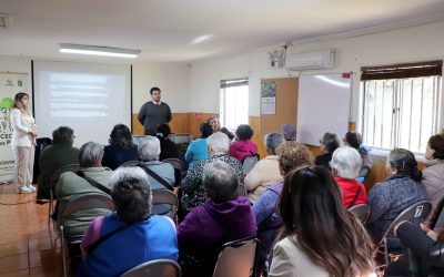 Charla abordó importantes temáticas legales ligadas a personas mayores