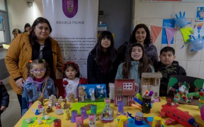 Show de títeres y desfile de trajes reciclados tuvo feria del CESFAM Sur