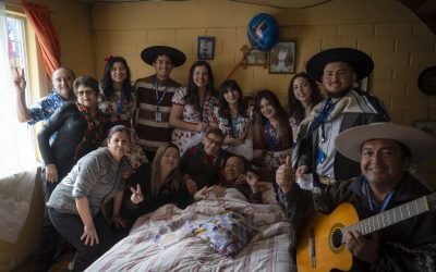 Pacientes de cuidados paliativos universales reciben saludo de Fiestas Patrias