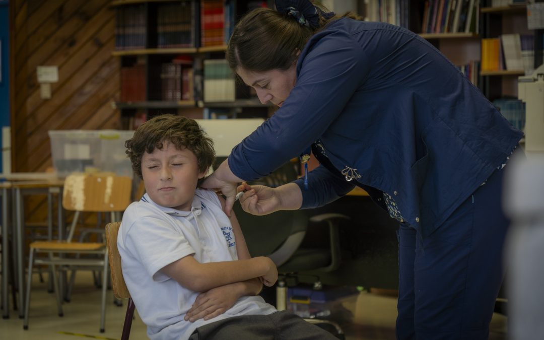 Vacunación escolar ya llega a más del 50% de su población objetivo