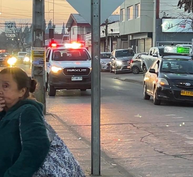 Los Ángeles refuerza seguridad con patrullajes en paraderos de locomoción colectiva.