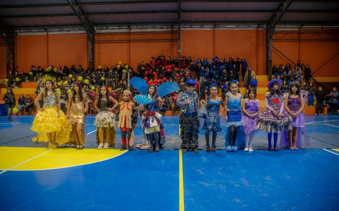 Con desfile de trajes reciclados Santa Fe celebró el Día del Medioambiente