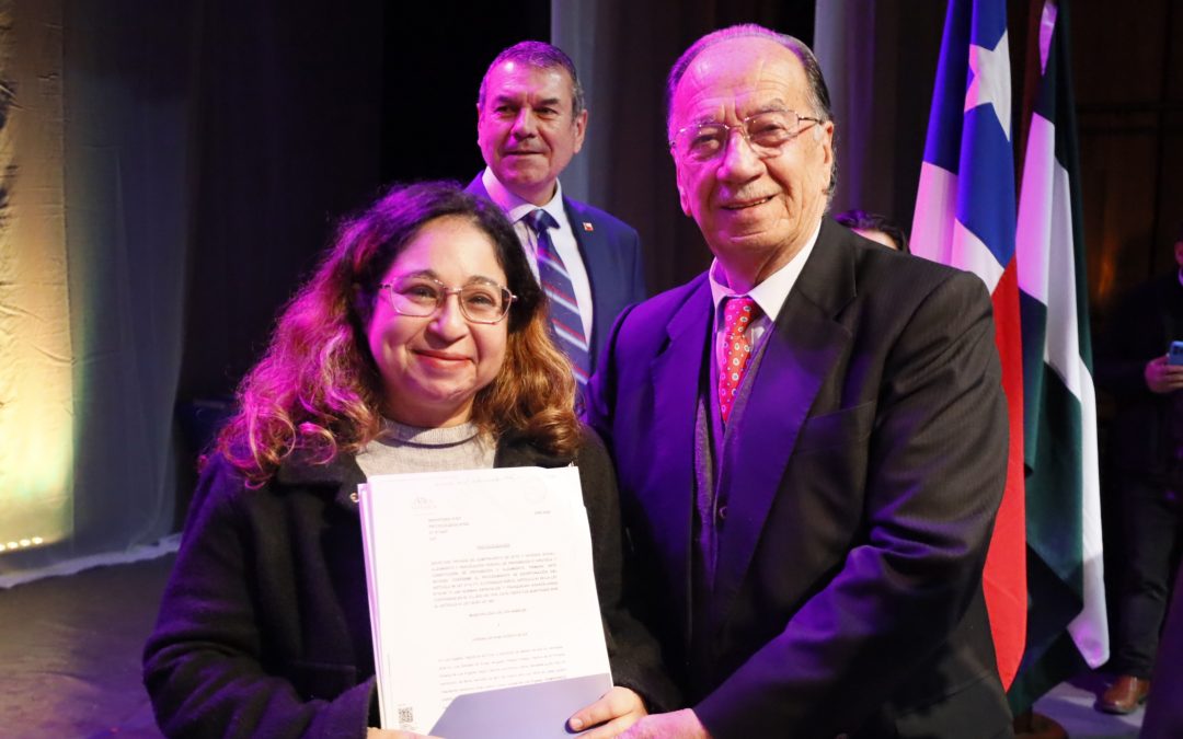 Cerca de 300 vecinos de villa Valle de la luna recibieron las escrituras de sus viviendas