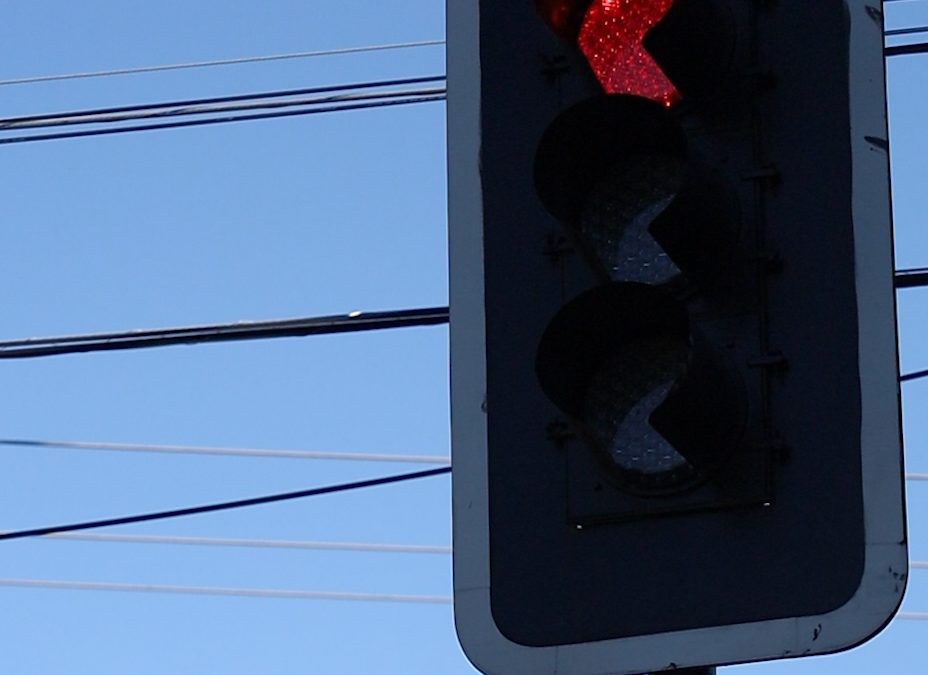 Municipio impulsa nueva instalación de semáforos y balizas