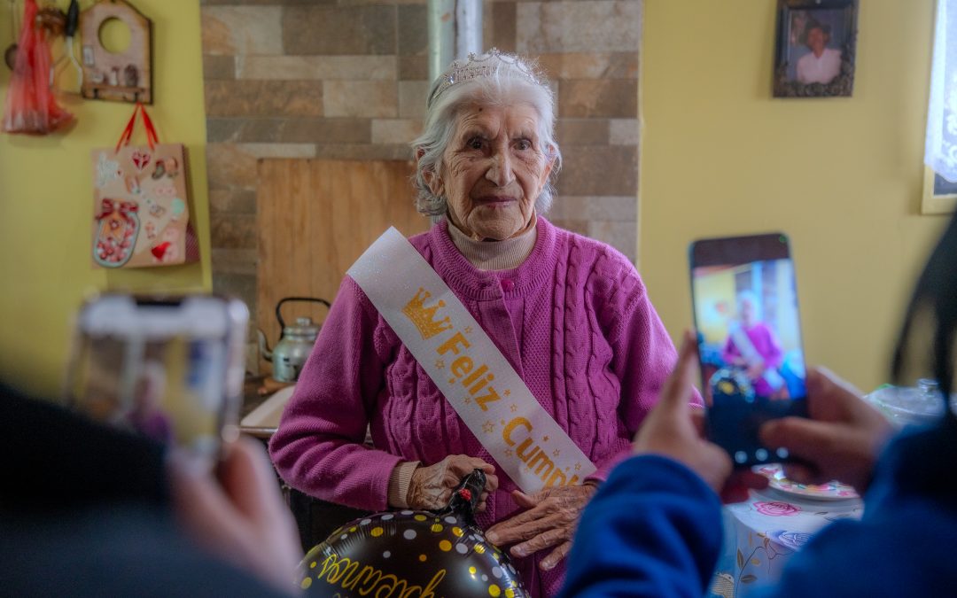 Usuaria de posta Los Molinos celebró sus 100 años junto a equipo de salud