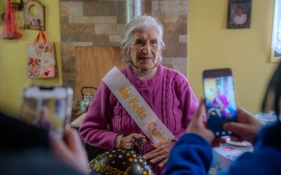 Usuaria de posta Los Molinos celebró sus 100 años junto a equipo de salud